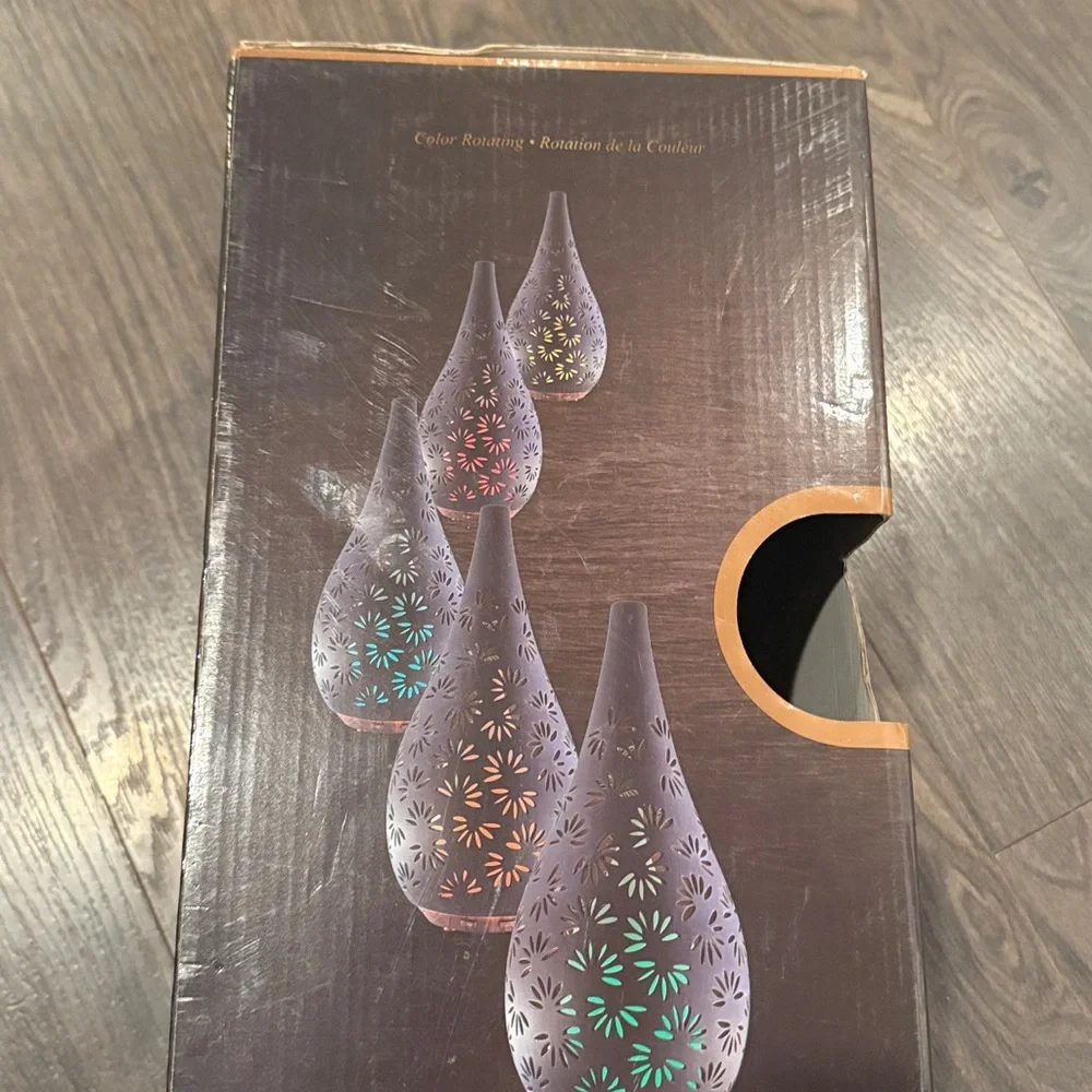 NWT lux glow Light Glow Essential Oil Diffuser - Multicolor 3:3